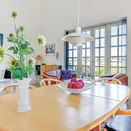 Vaeggerlose With Fireplace 04 * Bøtø By