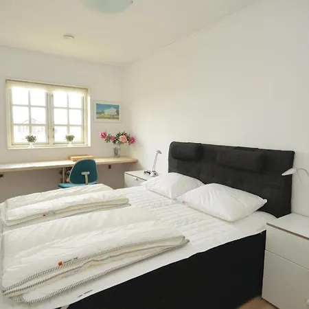 Vaeggerlose With Fireplace 04 * Bøtø By